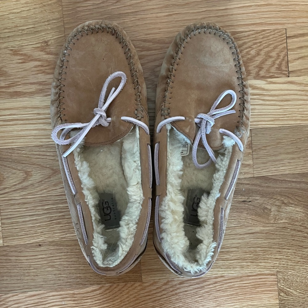 UGG Moccasin Slipper // Size 8